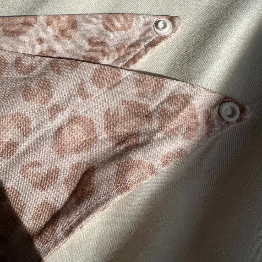 EUC, Canoodle Leopard Pattern Dog Bandana, Pink, Size M
